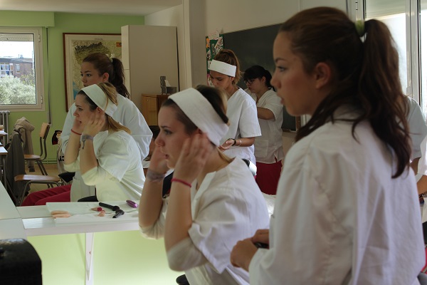 Formación Profesional Básica de Peluquería y Estética. Rama de Imagen Personal. EFA La Noria. Pinseque. Zaragoza. Aragón.