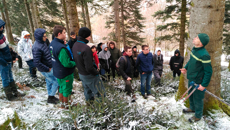 Formación Profesional. Grado Superior. Educación y control ambiental. Rama de Seguridad y Medio Ambiente. Visita de los alumnos de la EFA por el Moncayo. Ejea de los Caballeros. Zaragoza. Aragón. España.